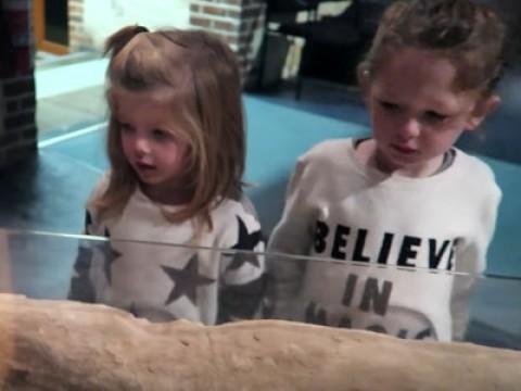 Kids Find a Skeleton ????