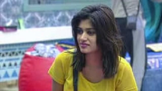 Oviya Isolates Herself