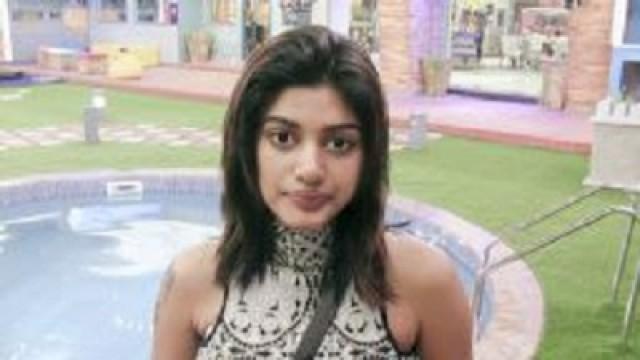 Oviya Wants To Leave