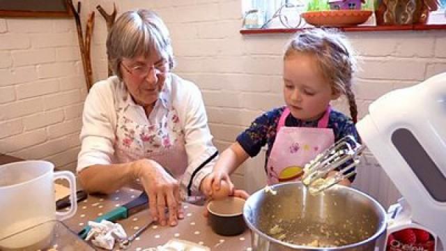 Ottalies Grandma and Grandad Come to Visit