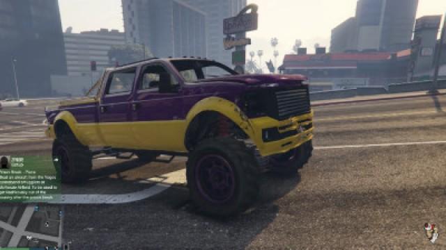 Can I Rob a Store Using Just a Hammer? - GTA V Challenge