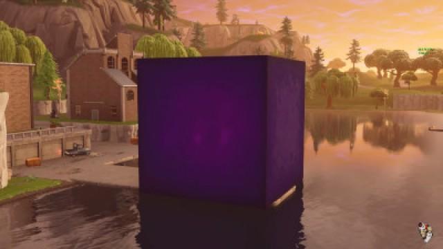 *NEW* CUBE MELTS into LOOT LAKE - Fortnite Battle Royale