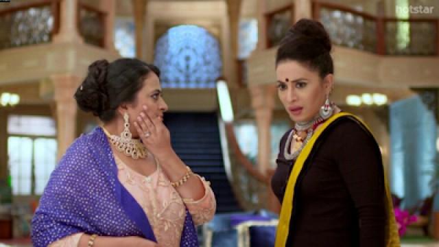 Janhvi Slaps Pinky!