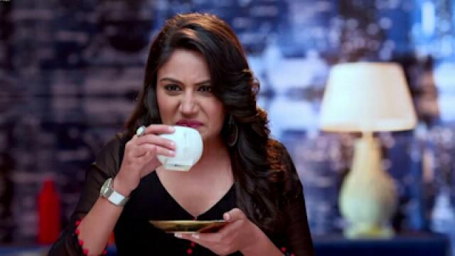 Anika Spills Coffee on Shivaay