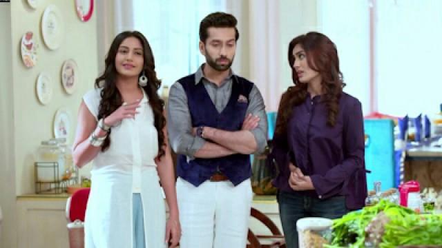 Malika in Shivaay's Bedroom!