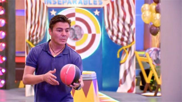 Capítulo 21 Inseparables: Hombres a la feria mientras las mujeres reparan la casa
