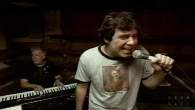 First Guy to Stop Singing Loses