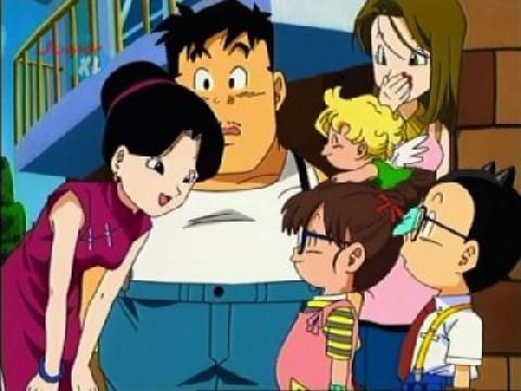 ¡Cuidado con Arale! Súbitamente conduciendo un coche