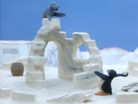Pingu e la lotta con le palle di neve