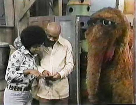 Headline Howie Gets the Scoop on Snuffy (796)
