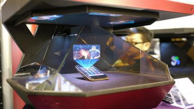 CES 2011 - Whoa! Holographic 3D Displays