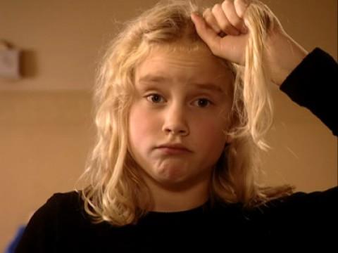 Handtag, famntag, klapp eller kyss?