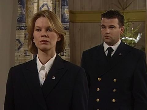 Natten går tunga fjät