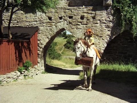 Pippi Moves into Villa Villekulla