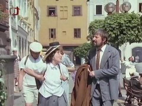 Rumburak v jablečném sadu