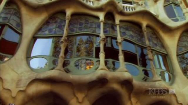 Gawking at Gaudí and Asturian Adventures