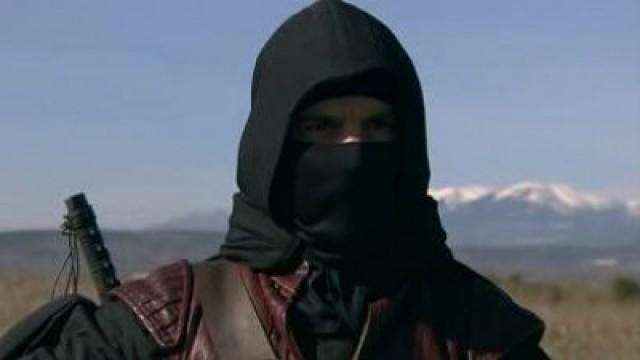 Lucha a muerte entre Águila Roja y el Comisario
