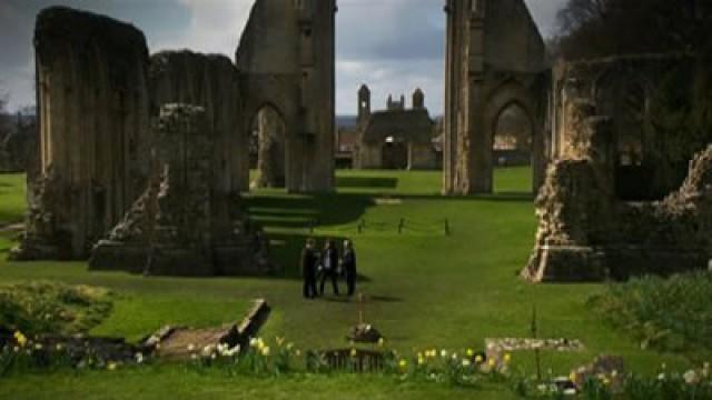Tony Robinson and the Ghosts of Glastonbury
