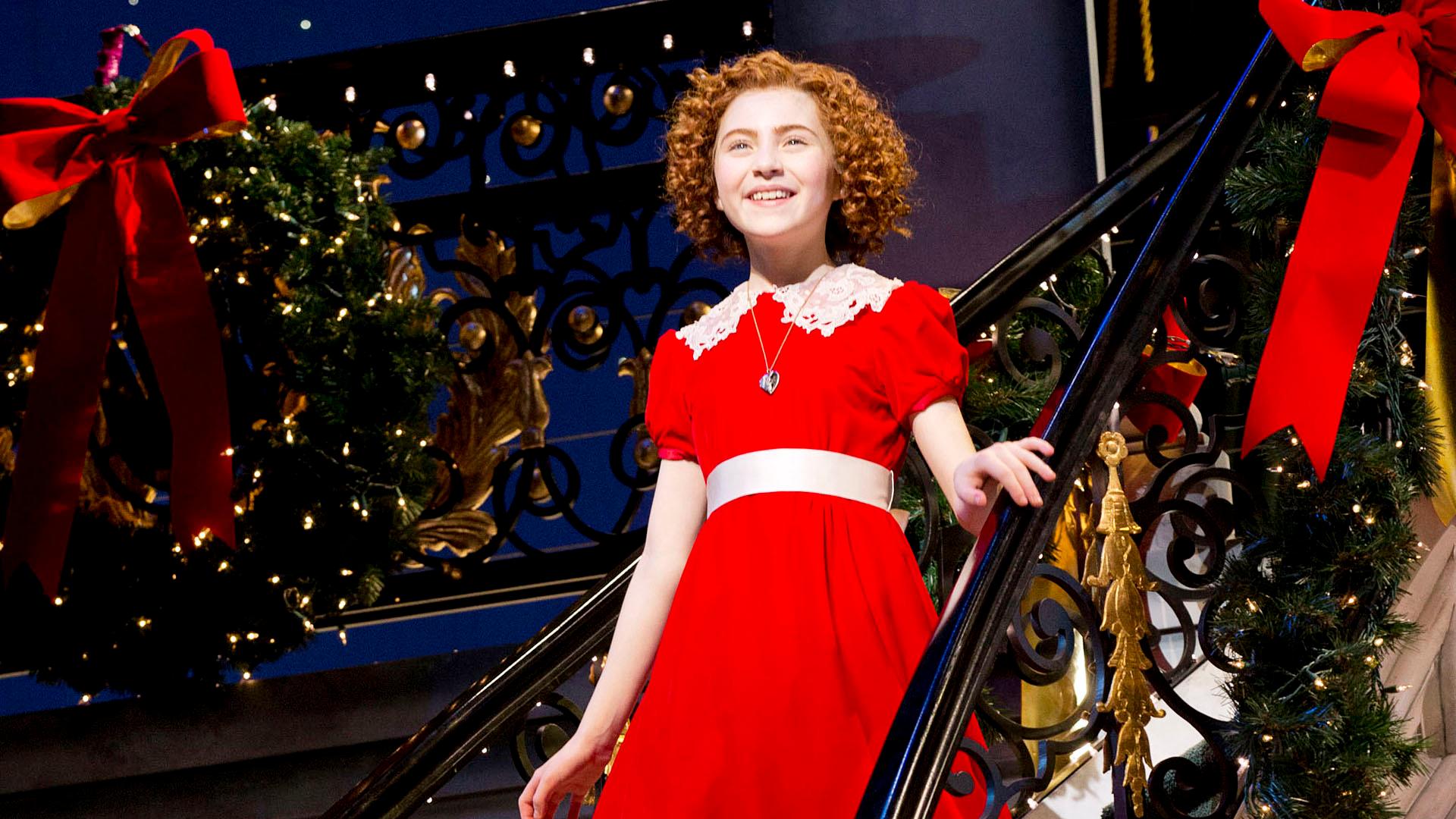 Simply Red: Backstage at 'Annie' with Lilla Crawford