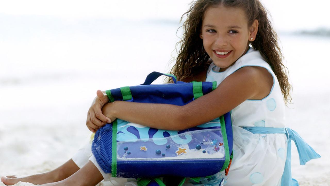 Amy, the Girl with the Blue Schoolbag
