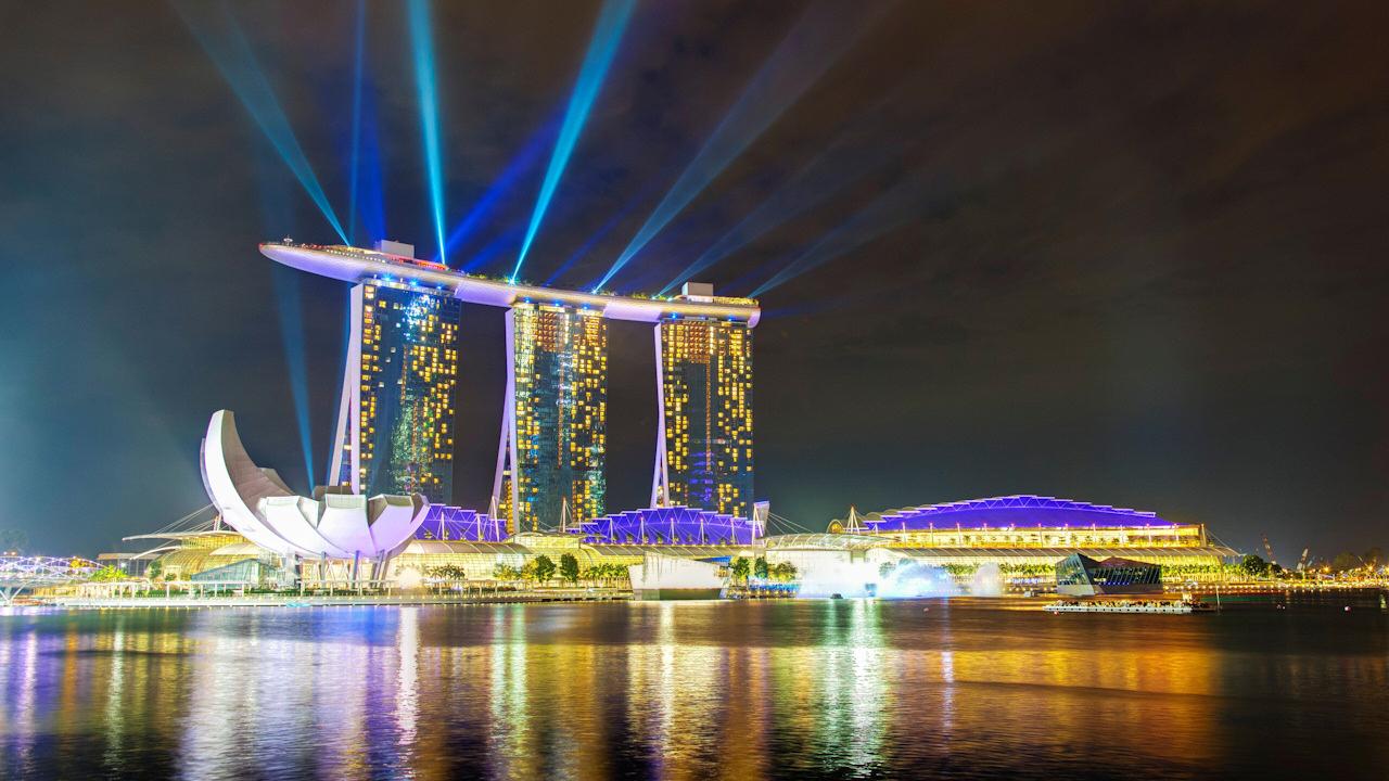 Amazing Hotels: Life Beyond the Lobby