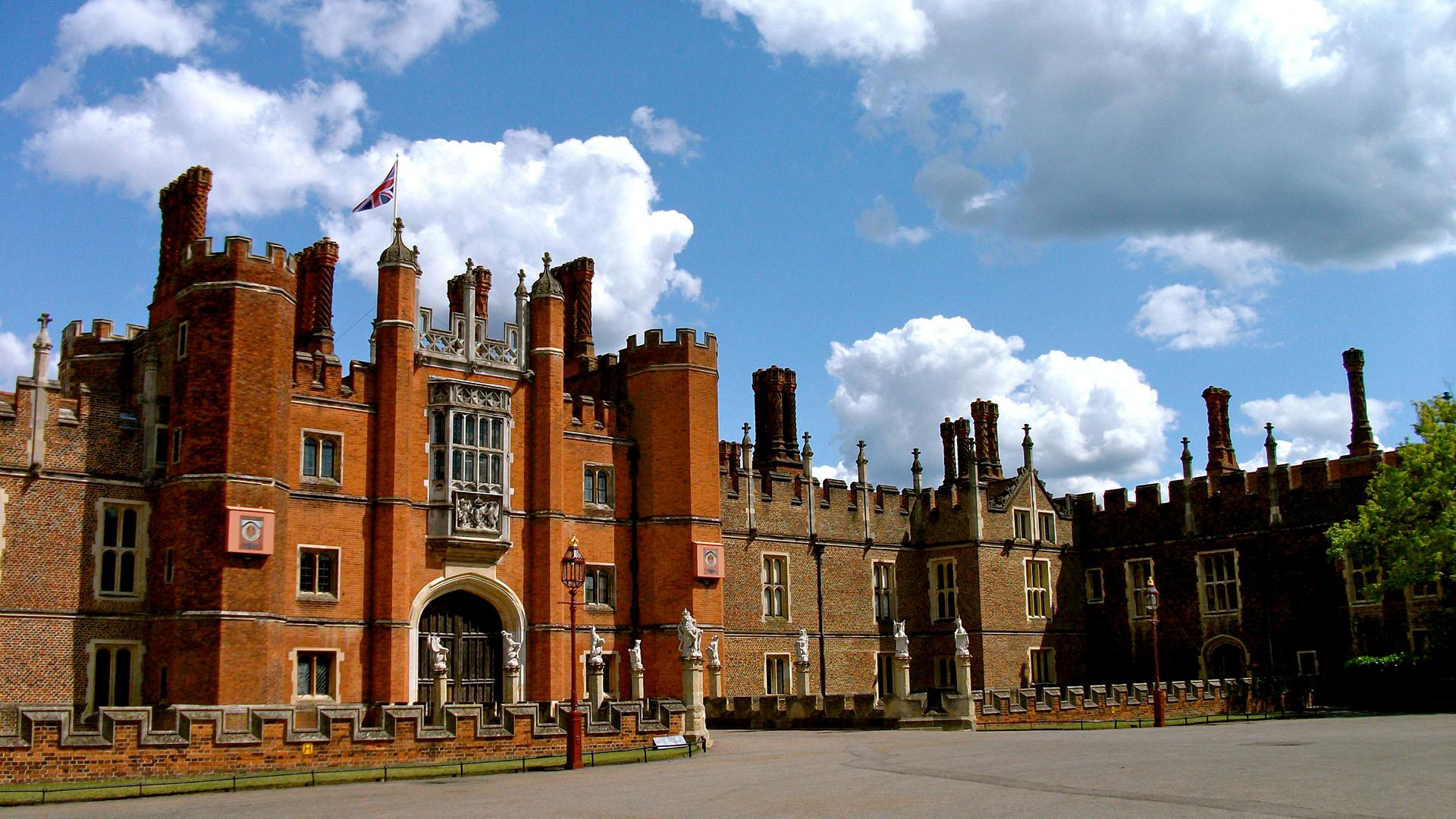 Britain's Tudor Treasure A Night At Hampton Court