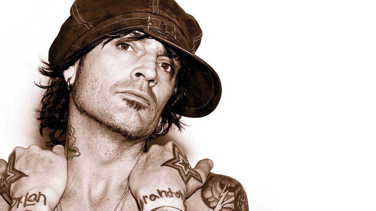 Tommy Lee Goes to College