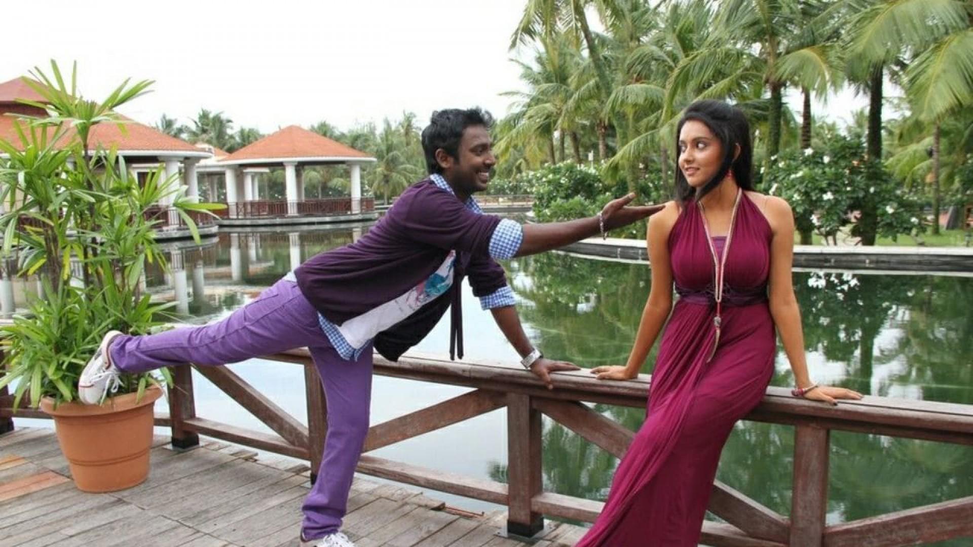 Ennamo Nadakkudhu
