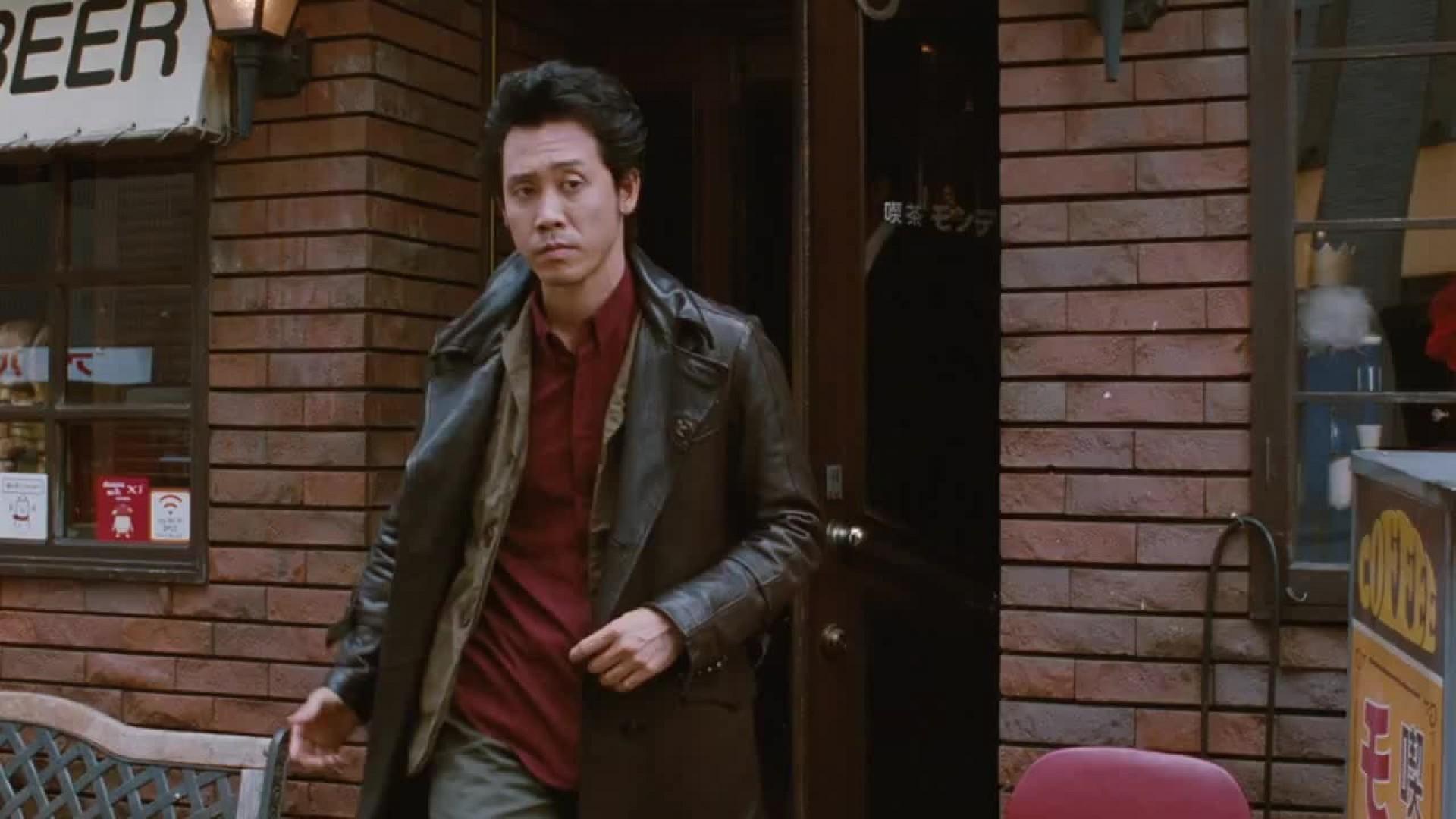 Detective in the Bar 2