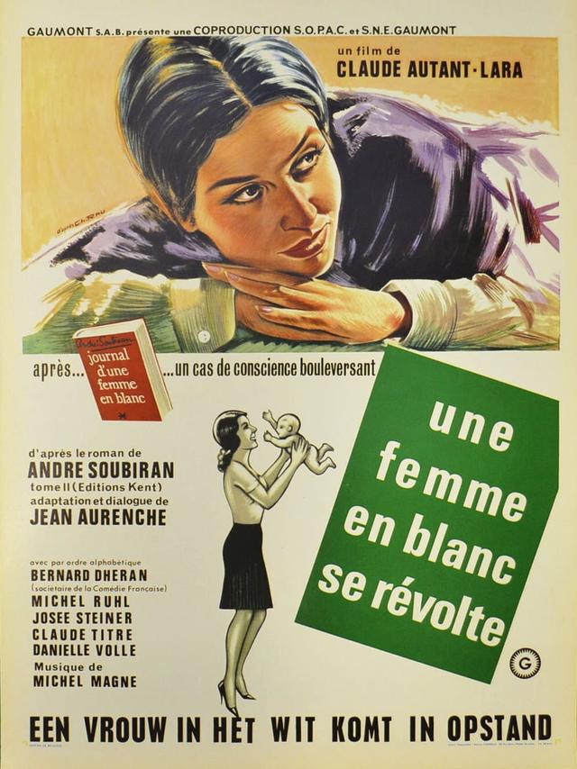 Une femme en blanc se révolte