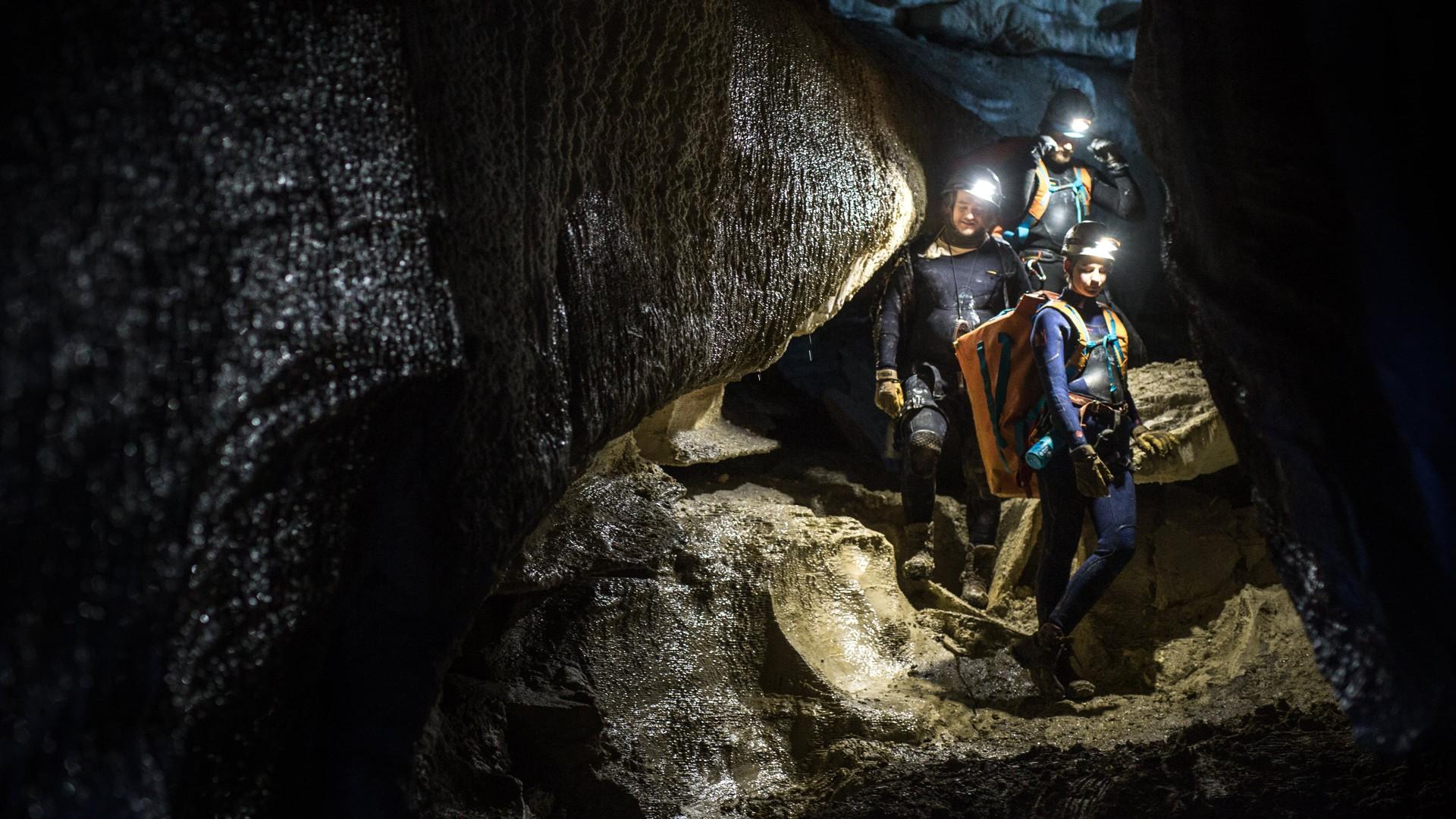 A Caverna: Perigo Subterrâneo