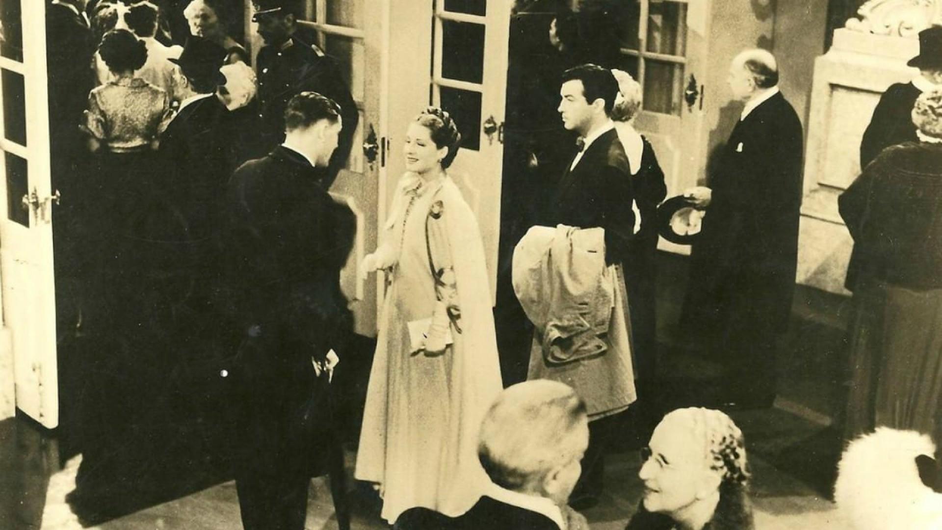 Bulldog Drummond Comes Back