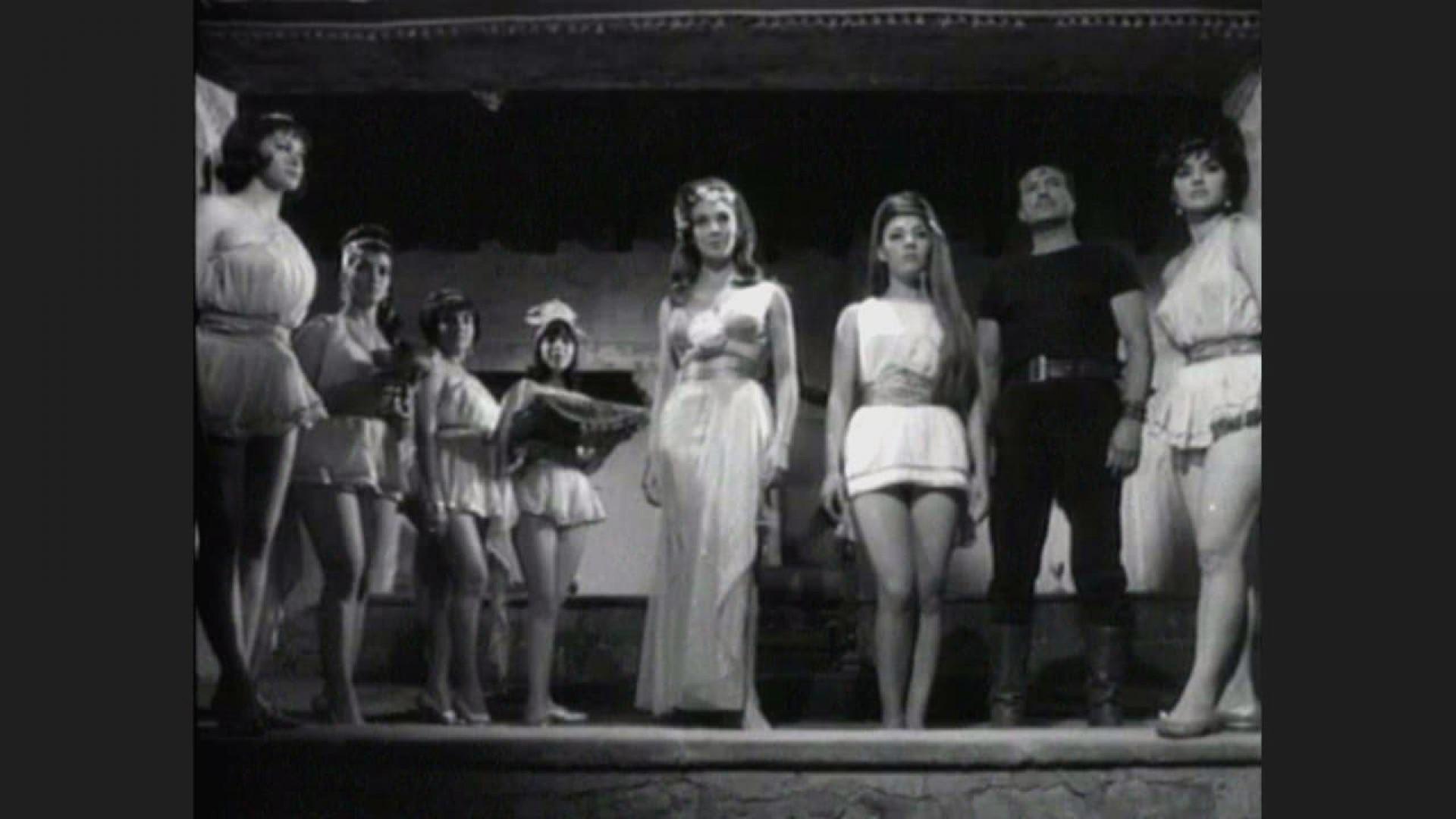Santo Attacks the Witches