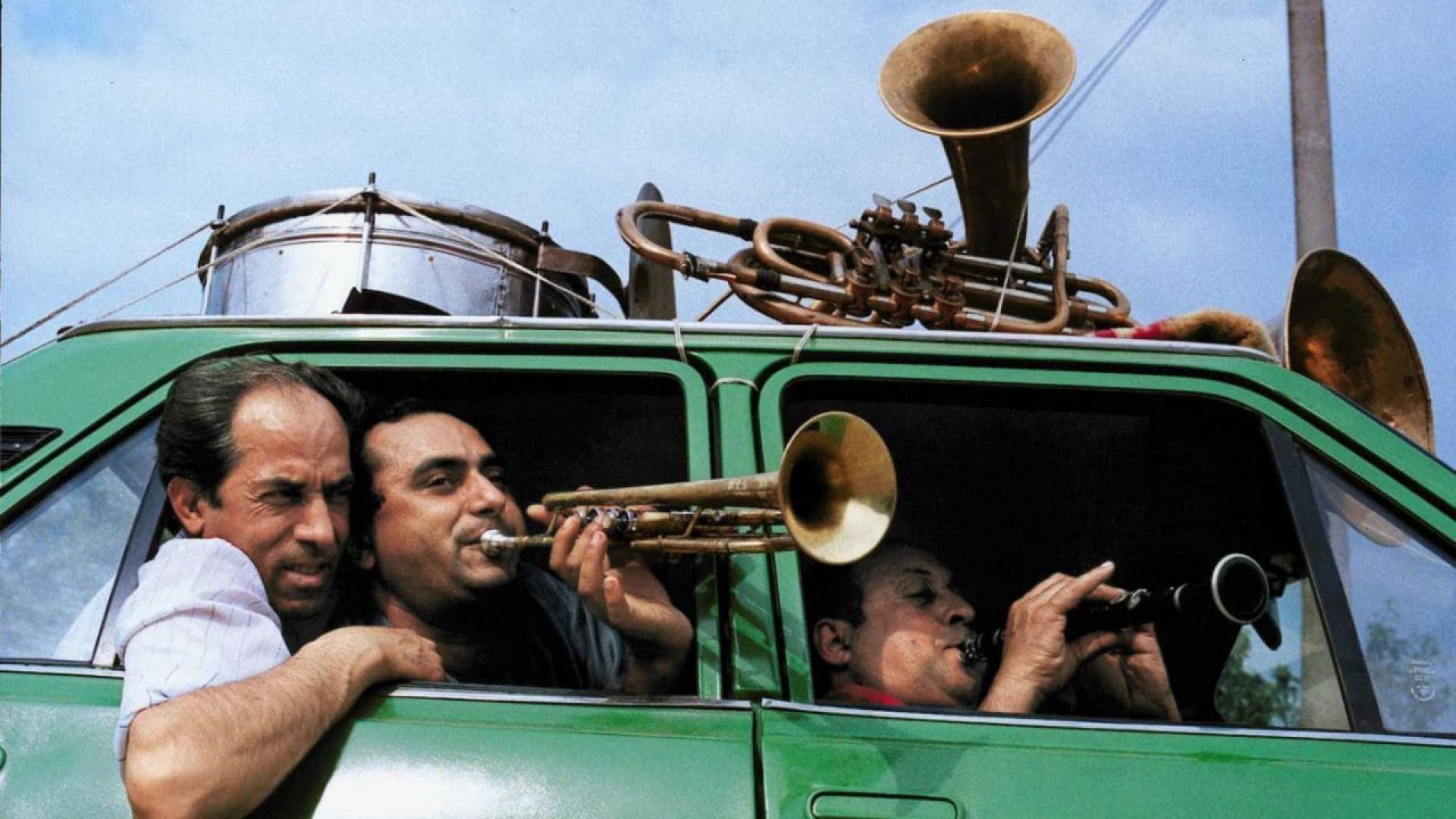 When the Road Bends: Tales of a Gypsy Caravan