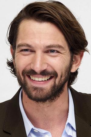Picture of Michiel Huisman