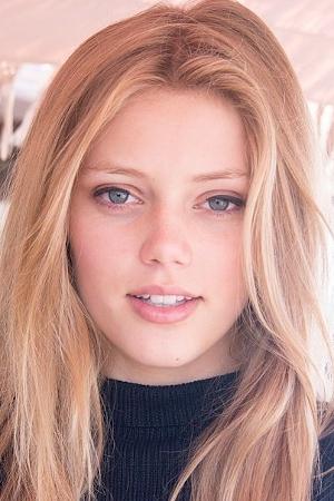 Picture of Grace Van Dien