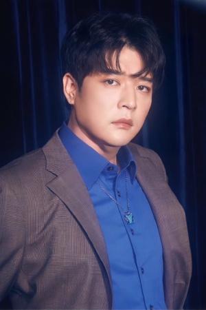 Picture of Shin Dong-hee