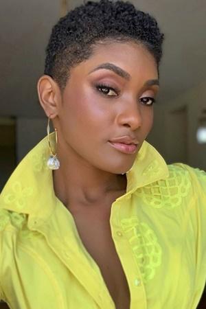 Picture of Erika Januza