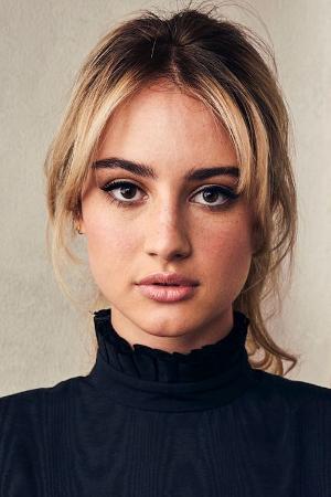 Picture of Grace Van Patten