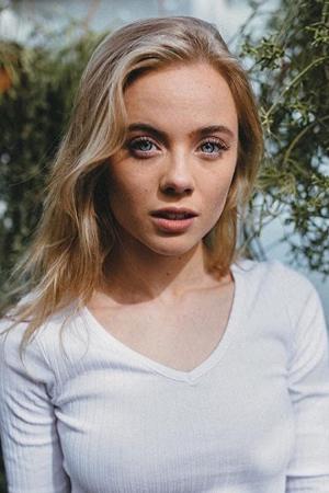 Picture of Chloe Fox