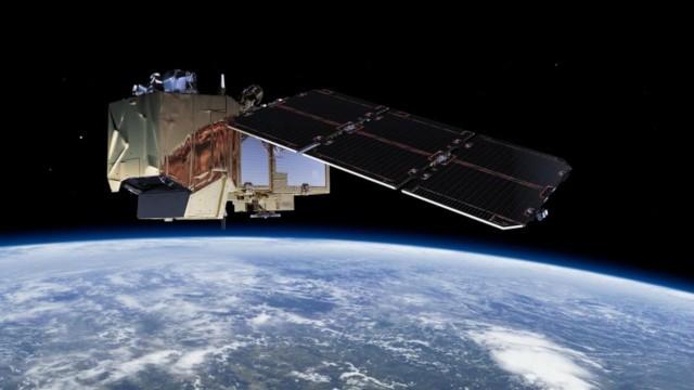 Siham im Reinraum | Rütteltest für Satelliten