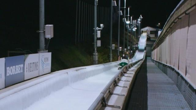 Wie kommt das Eis auf die Bobbahn