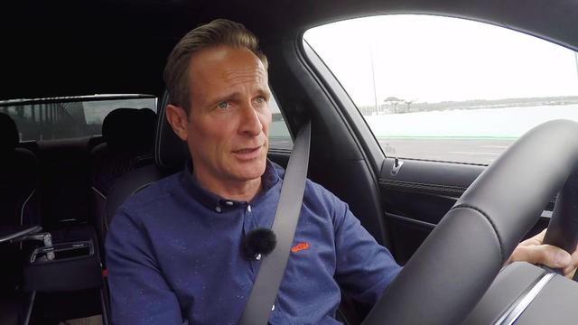 Matthias Malmedie und Luxusautohändler Hamid Mossadegh testen High-End-Limousinen