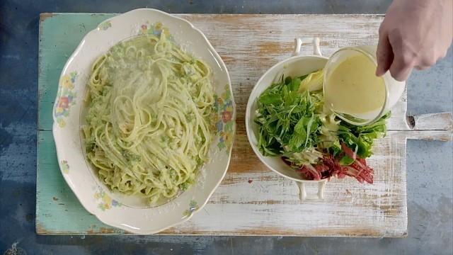 Fettuccine con trota affumicata, asparagi e piselli