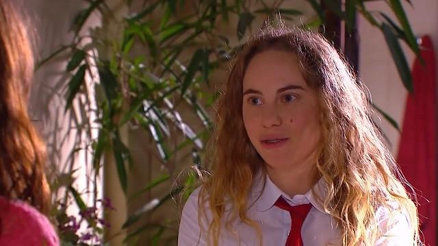 ¿Qué le pidió Esmeralda a Violeta?