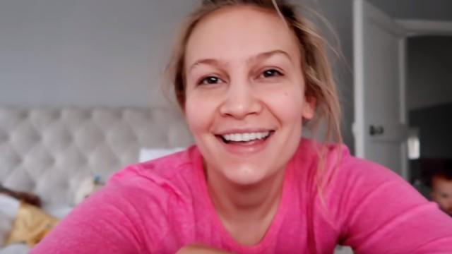 3 YEAR OLD DOES HER OWN MAKEUP!