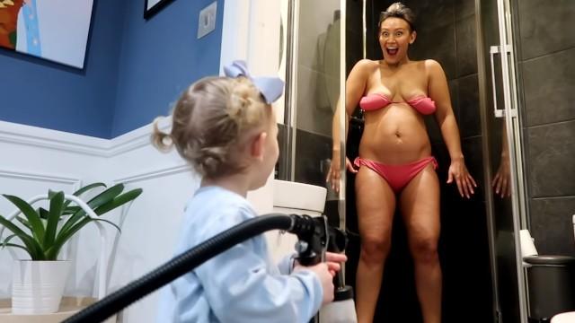 DAUGHTER DOES MY SPRAY TAN!