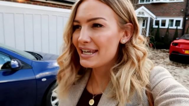 CHRISTMAS SHOPPING CHALLENGE! Mr vs Mrs