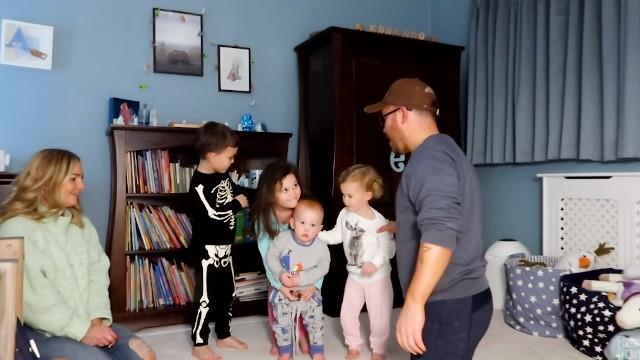 WHO DO THE KIDS LOVE MORE??!