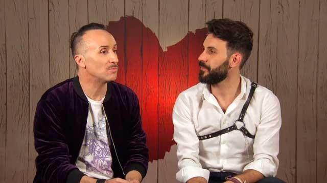 1101 - Dos chicos centrados y detallistas